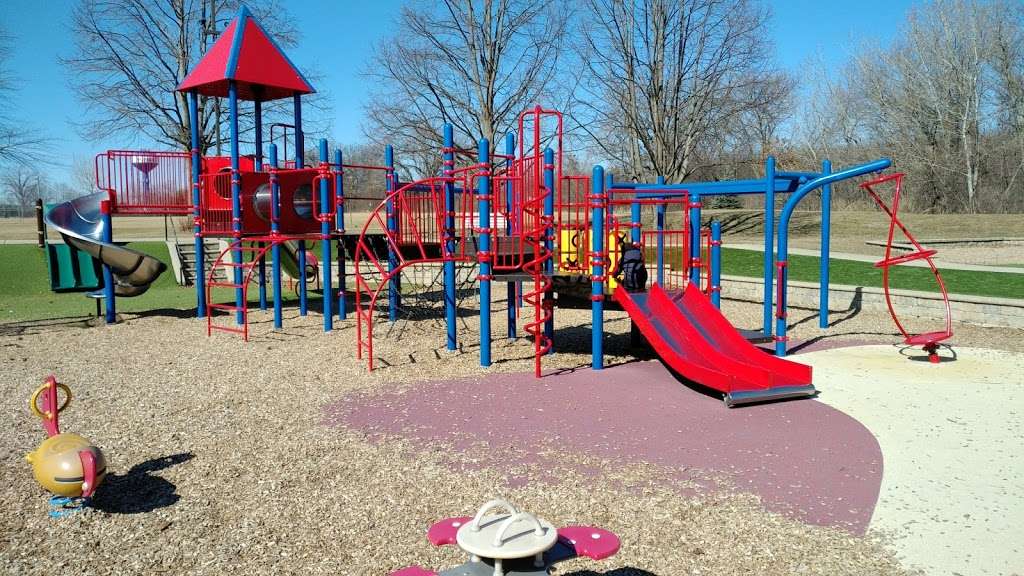 Betty Russell Community Park | 5300 Pinewood Rd, Gurnee, IL 60031, USA | Phone: (847) 623-7788