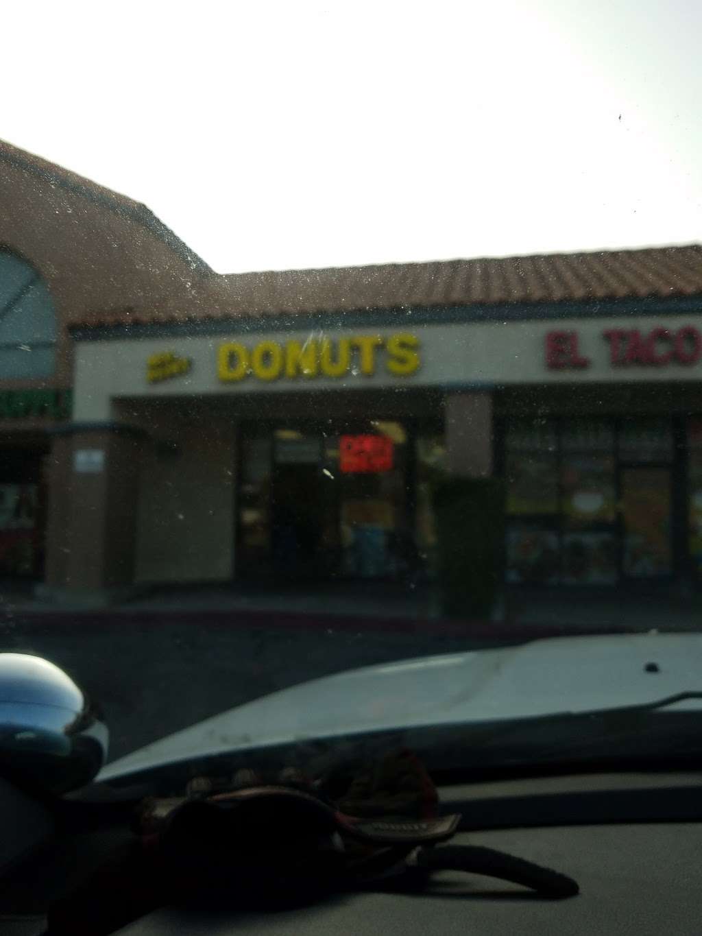 Mister Blues Donut Shop | 401 S Lincoln Ave # F, Corona, CA 92882 | Phone: (951) 272-6295