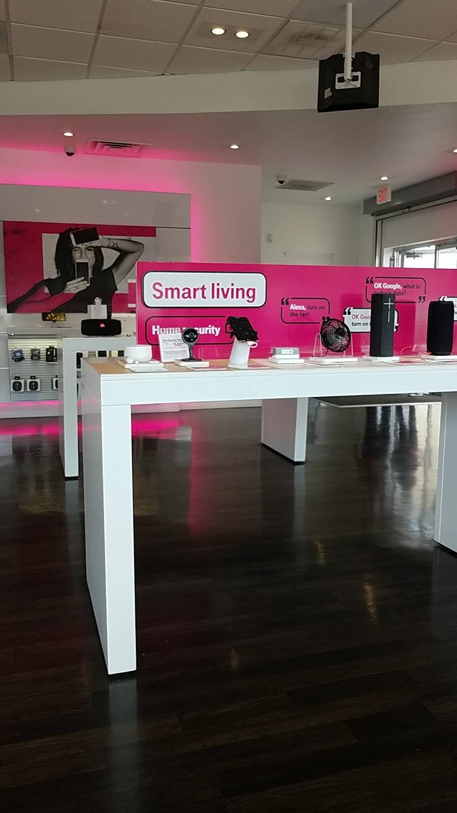 T-Mobile | 17435 North Fwy, Houston, TX 77090, USA | Phone: (281) 397-0907