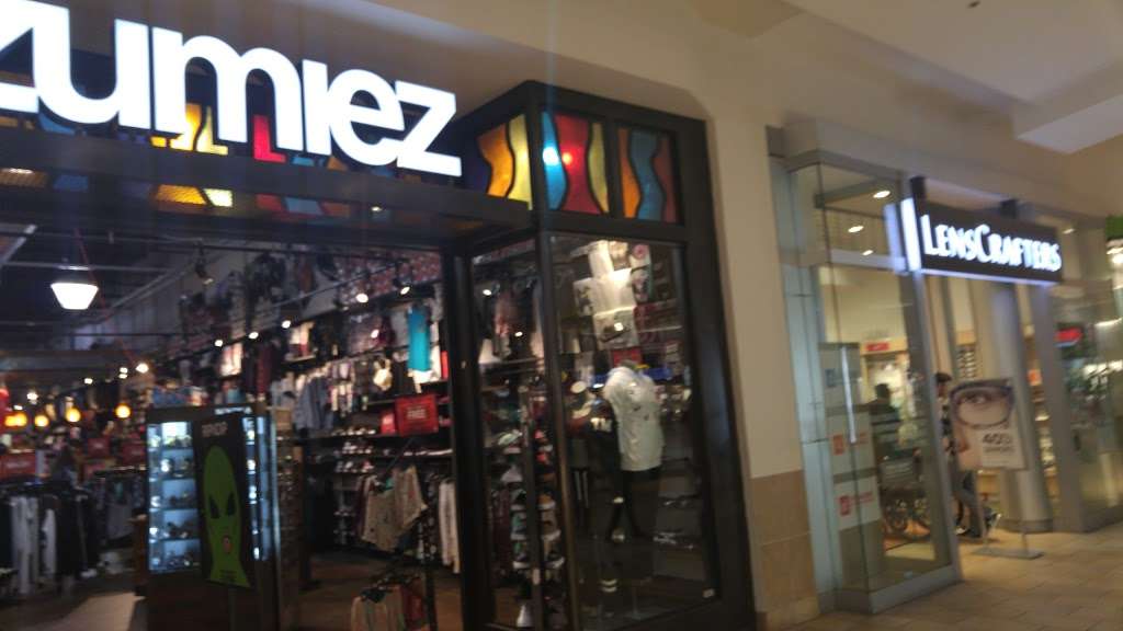 Zumiez | 8001 S Orange Blossom Trail #636, Orlando, FL 32809, USA | Phone: (407) 858-9727