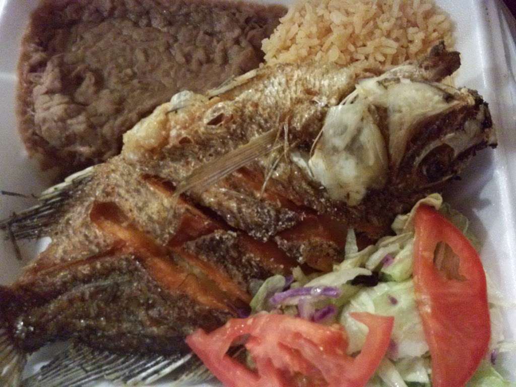 Los 3 Compadres Seafood and Mexican Cuisine | 1235 W Ave I, Lancaster, CA 93534 | Phone: (661) 948-2725