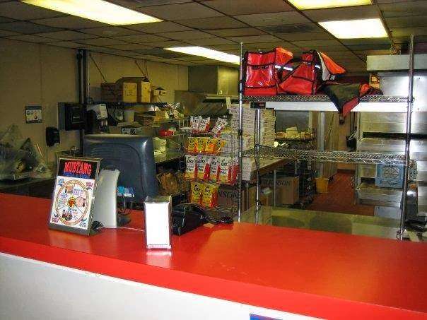 Mustang Pizza & Subs | 705 S Marlyn Ave, Essex, MD 21221 | Phone: (410) 687-5070