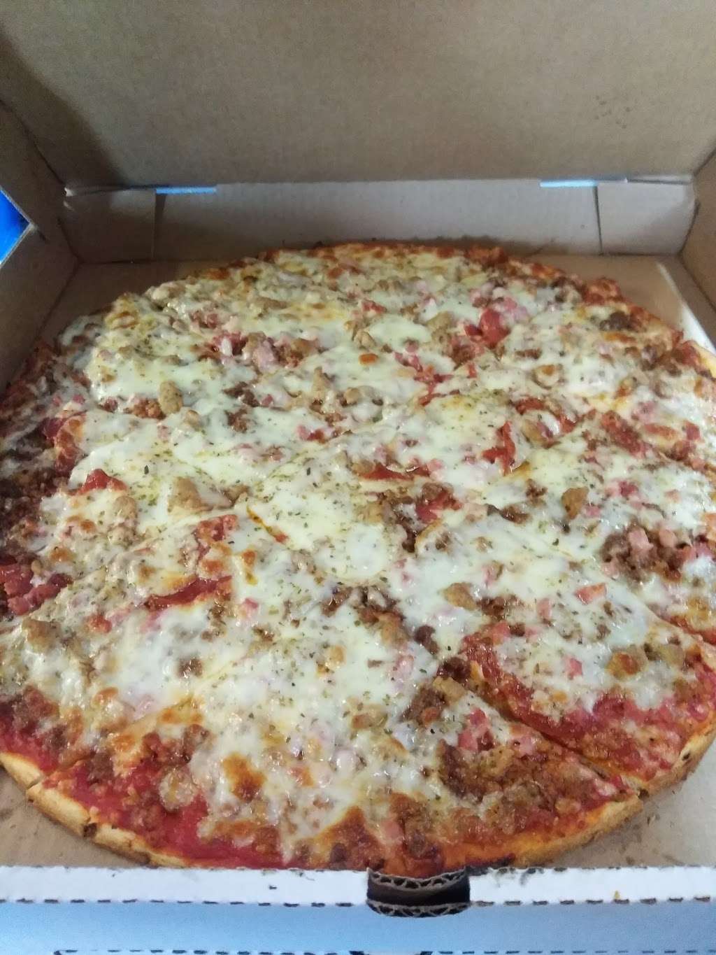 D & C Pizza | 3790 N Arlington Ave, Indianapolis, IN 46218, USA | Phone: (317) 541-9211