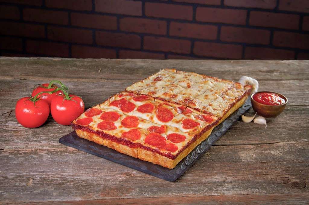 Jets Pizza | 1847 W Irving Park Rd, Schaumburg, IL 60193, USA | Phone: (847) 891-6900