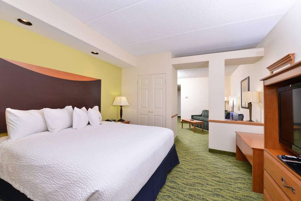 Fairfield Inn & Suites by Marriott Hickory | 1950 13th Ave Dr SE, Hickory, NC 28602, USA | Phone: (828) 431-3000