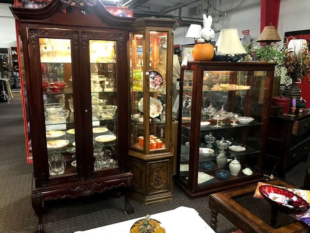 Tables To Teacups Indoor Flea Market | 455 Weaver Park Rd #600, Longmont, CO 80501, USA | Phone: (303) 485-7270