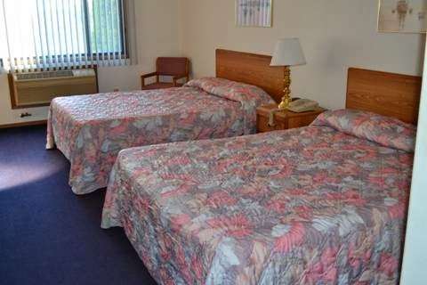 Sky Lodge Inn And Suites | 5560 State Road 50, Delavan, Delavan, WI 53115, USA | Phone: (262) 728-9399