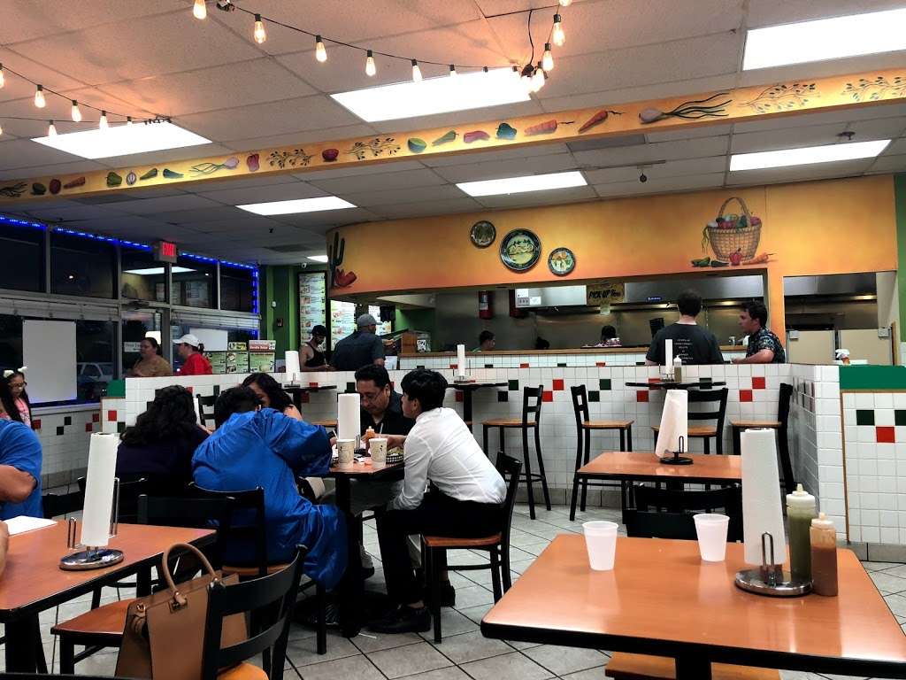 El Famous Burrito | 1165 Bloomingdale Rd, Glendale Heights, IL 60139, USA | Phone: (630) 682-5882