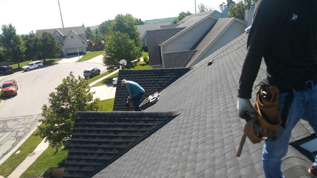 A & S Roofing LLC | 4702 E 45th St, Kansas City, MO 64130, USA | Phone: (819) 491-1801