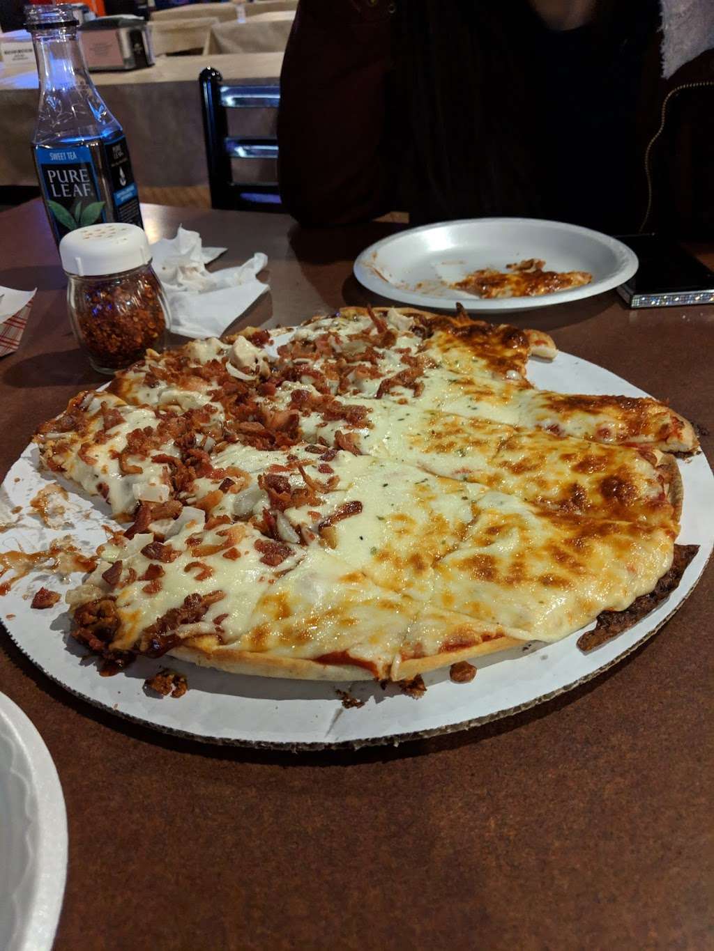 Garios Pizza Villa | 813 Montgomery Rd, Montgomery, IL 60538, USA | Phone: (630) 898-5300