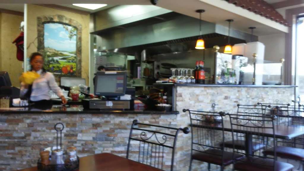 Village Grill | 9899 Georgetown Pike, Great Falls, VA 22066, USA | Phone: (703) 757-0002