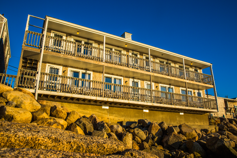 Bearskin Neck Motor Lodge | 64 Bearskin Neck, Rockport, MA 01966, USA | Phone: (978) 546-6677