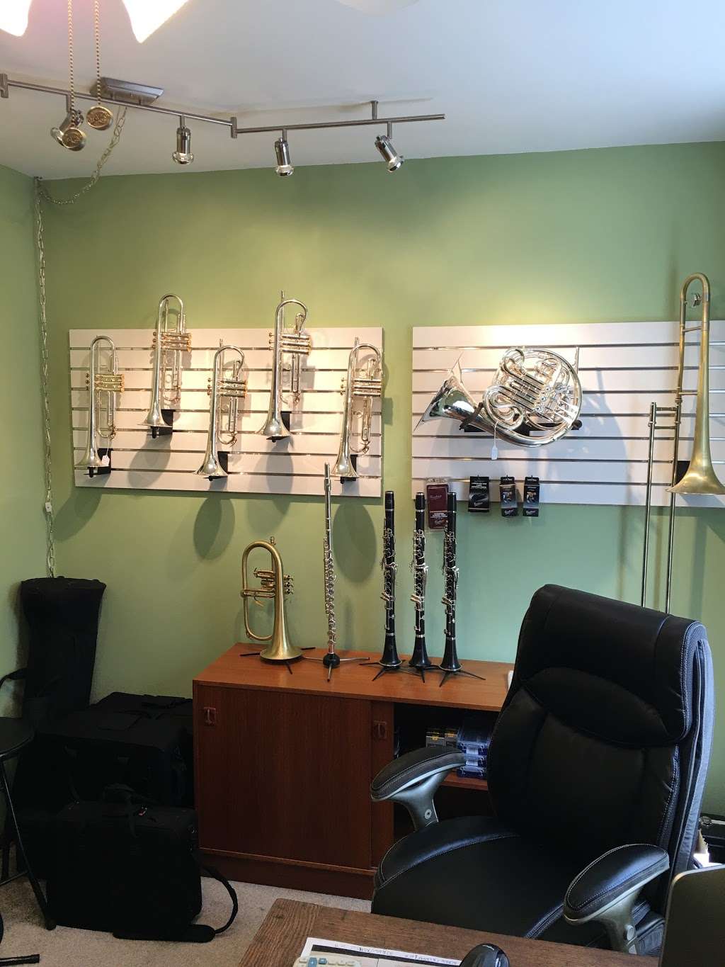 The Instrument Barn | 11810 Main St, Huntley, IL 60142, USA | Phone: (847) 562-6616