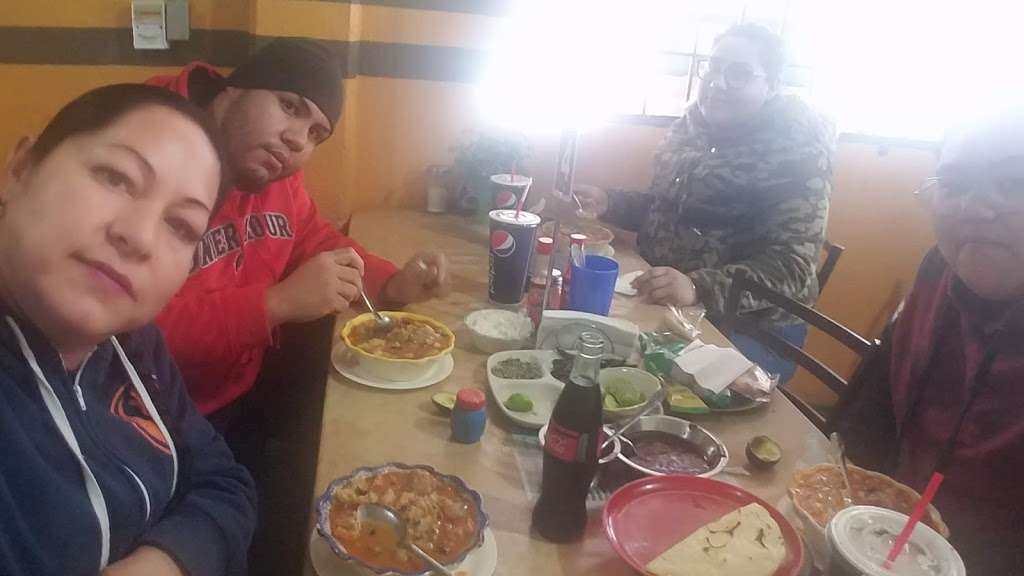 Birria De Res Estilo Sinaloa La Güerita | Av. Miraflores 6836, El Rubi, 22626 Tijuana, B.C., Mexico | Phone: 664 575 0068