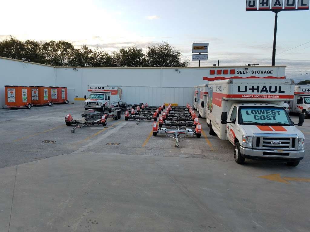 U-Haul Moving & Storage at W W White | 4502 Rigsby Ave, San Antonio, TX 78222, USA | Phone: (210) 333-3131