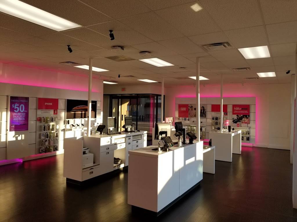 T-Mobile | 4800 E Douglas Ave, Wichita, KS 67208, USA | Phone: (316) 440-9565