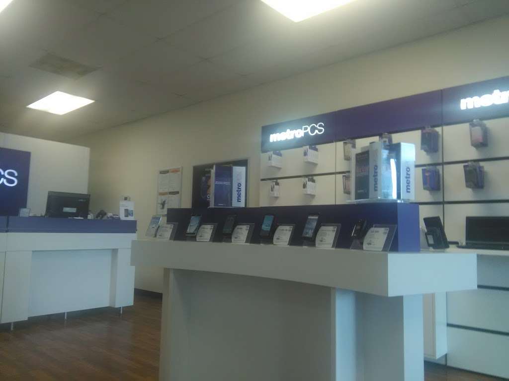 Metro by T-Mobile | 8250 FM78 Suite 106, Converse, TX 78109, USA | Phone: (210) 730-8801