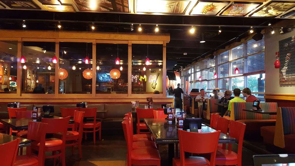 Red Robin Gourmet Burgers and Brews | 7000 E Mayo Blvd, Phoenix, AZ 85054, USA | Phone: (480) 513-4220