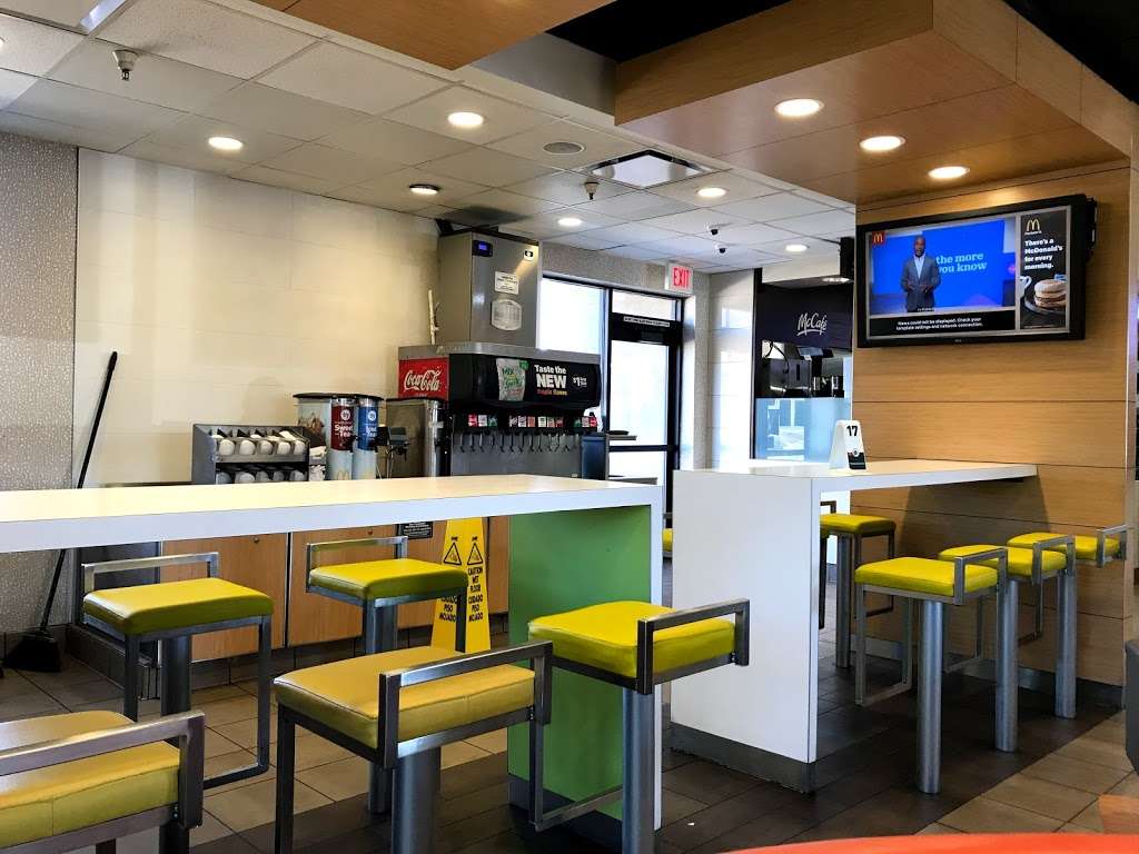 McDonalds | 6815 Valley Way, Rubidoux, CA 92509, USA | Phone: (951) 360-3261