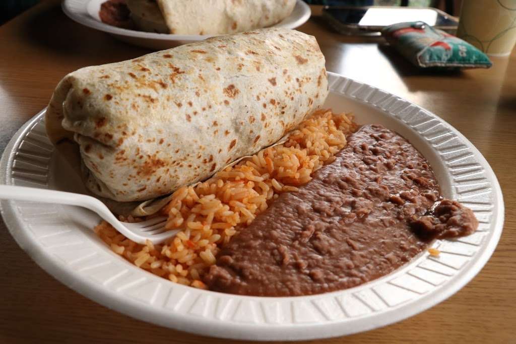 El Famous Burrito | 904 N York St, Elmhurst, IL 60126 | Phone: (630) 516-0905