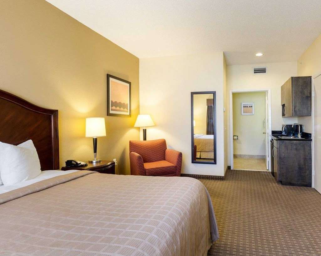 Quality Inn & Suites | 10155 North Fwy, Houston, TX 77037, USA | Phone: (713) 300-2329