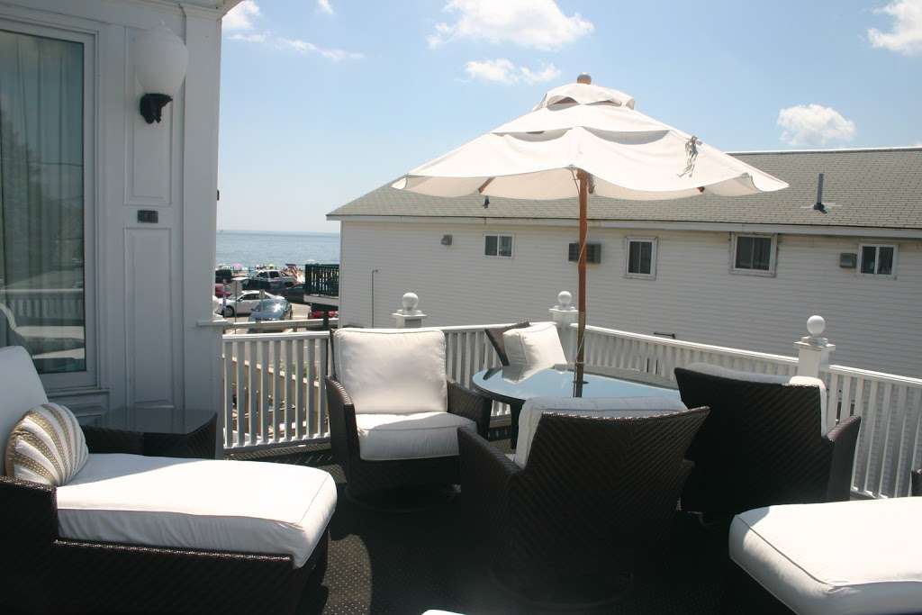 D.W.s Oceanside Inn | 365 Ocean Blvd, Hampton, NH 03842, USA | Phone: (603) 926-3542