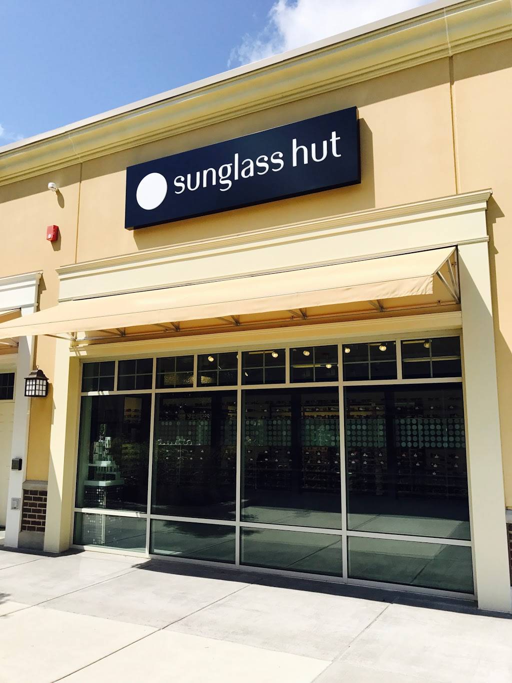 Sunglass Hut | 100 Premium Outlets Dr Ste 485, Blackwood, NJ 08012, USA | Phone: (856) 221-8612