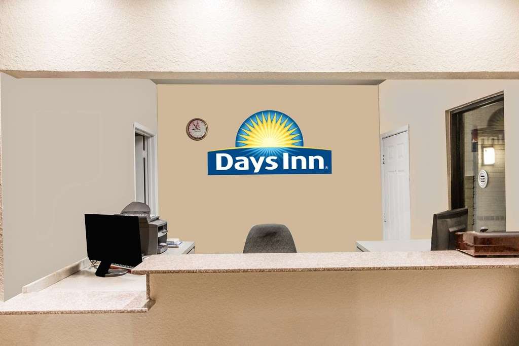 Days Inn by Wyndham Dickinson TX | 3710 Gulf Fwy, Dickinson, TX 77539, USA | Phone: (281) 534-9800