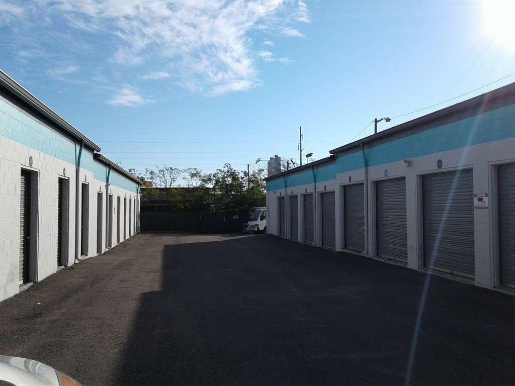 Store Space Self Storage 3316 Hansboro Ave, Dallas, TX 75233, USA