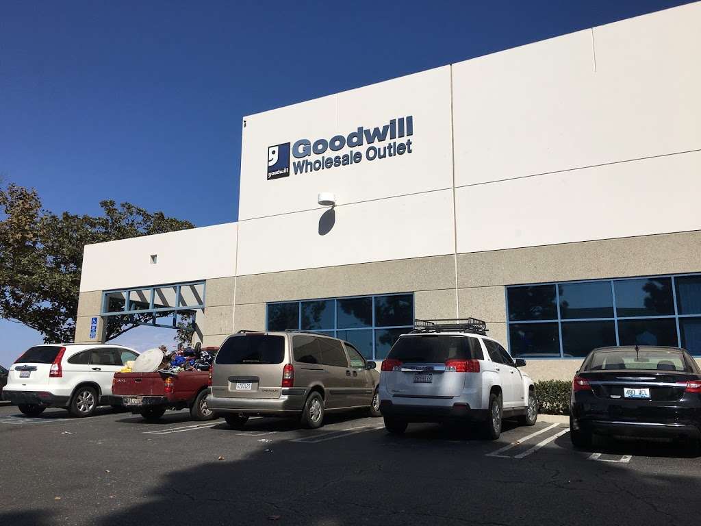 Goodwill Wholesale Outlet | 1000 N Del Norte Blvd, Oxnard, CA 93030, USA | Phone: (805) 981-7986