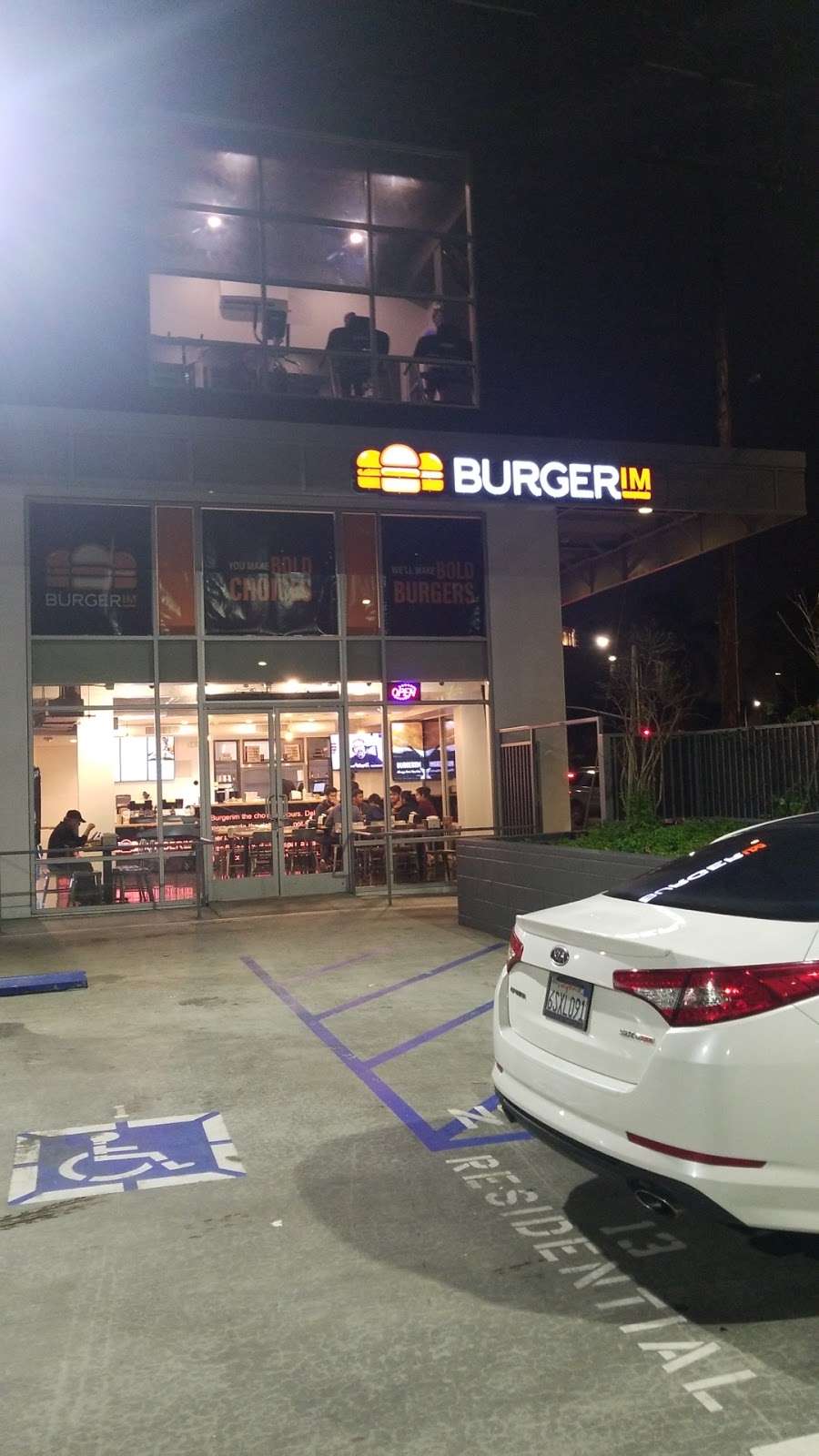 Burgerim Hoover | 2595 Hoover St, Los Angeles, CA 90007 | Phone: (213) 536-5538