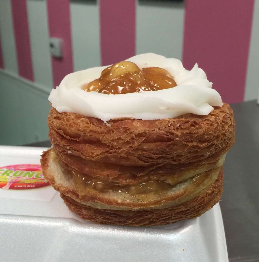 Crunch Donut Factory | 1220A E Harmon Ave, Las Vegas, NV 89119, USA | Phone: (702) 331-1328