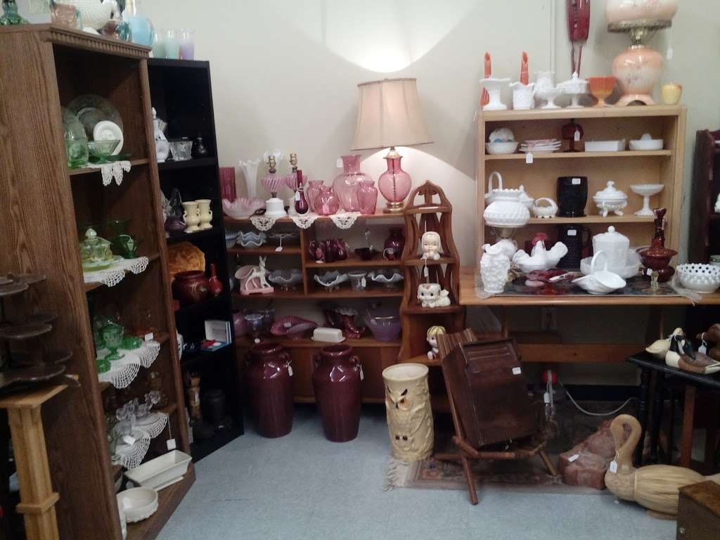 Manor House Antique Mall | 8039 S Meridian St, Indianapolis, IN 46217, USA | Phone: (317) 888-8887