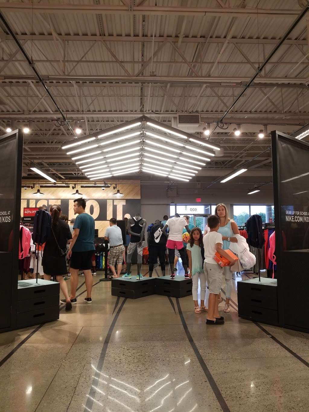 wrentham village premium outlets nike store