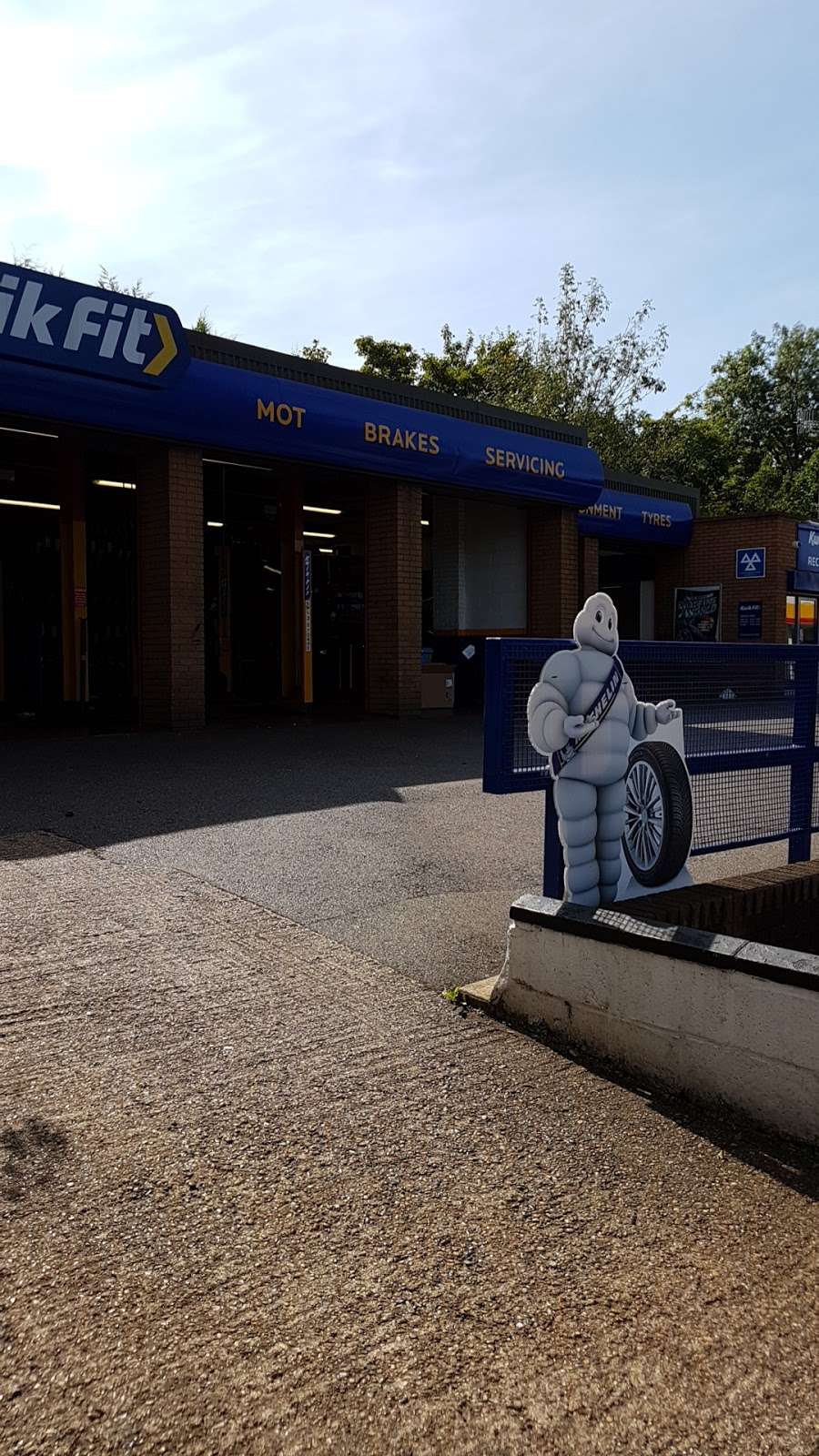 Kwik Fit Sevenoaks | London Rd, Sevenoaks TN13 1DH, UK | Phone: 01732 450736