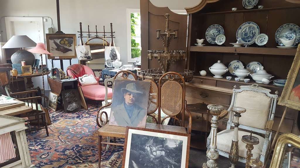 Annette La Velle Antiques | 101 S Main St, Gordonsville, VA 22942, USA | Phone: (434) 906-2855