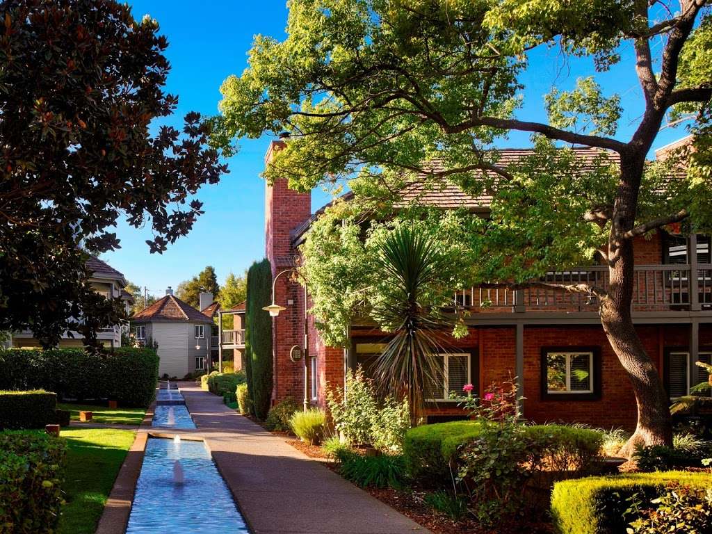 Vintage House | 6541 Washington St, Yountville, CA 94599, USA | Phone: (707) 944-1112