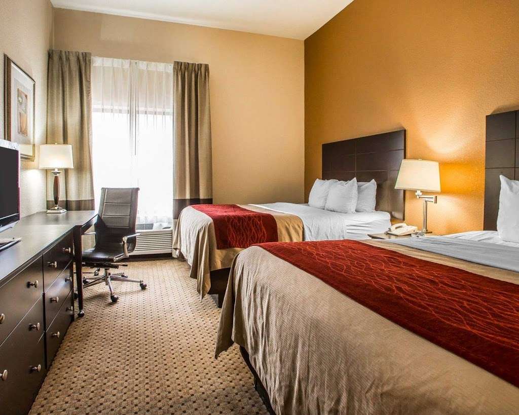 Comfort Inn & Suites | 7206 122 Ave, Kenosha, WI 53142 | Phone: (262) 857-3450