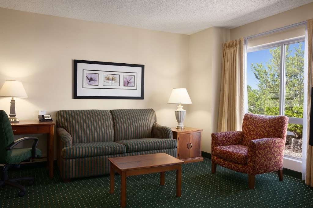 Hawthorn Suites by Wyndham Philadelphia Airport | 7890 Penrose Ave, Philadelphia, PA 19153, USA | Phone: (215) 764-3144