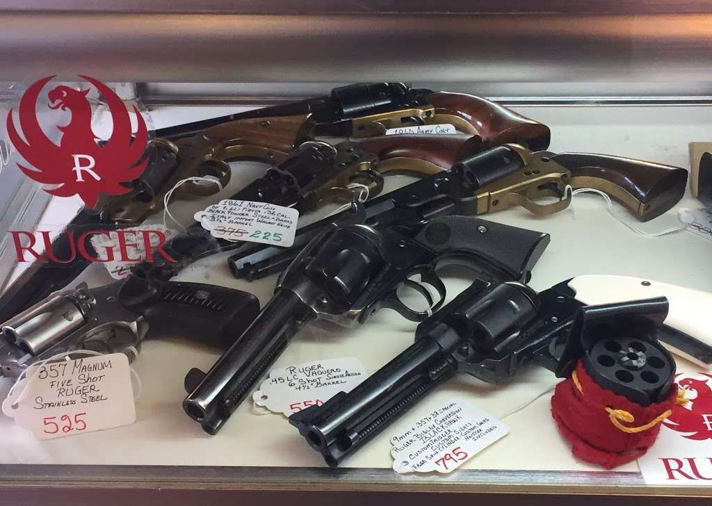 Manny Segarra Guns | 2117 E N Ave, West Chicago, IL 60185 | Phone: (630) 930-6464