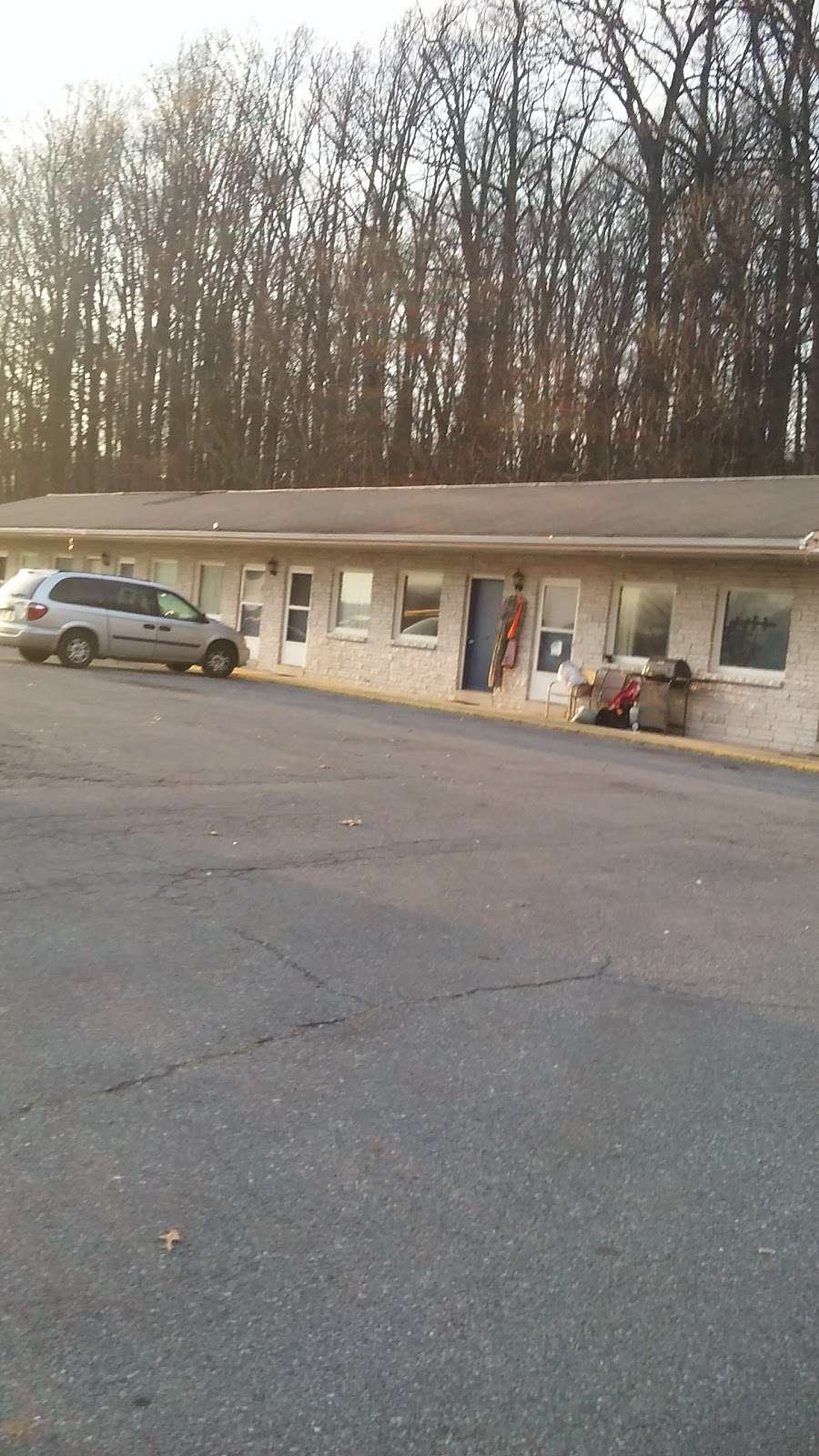 Mountain Trail Motel Newmanstown | 805 PA-501, Newmanstown, PA 17073, USA | Phone: (717) 949-3575