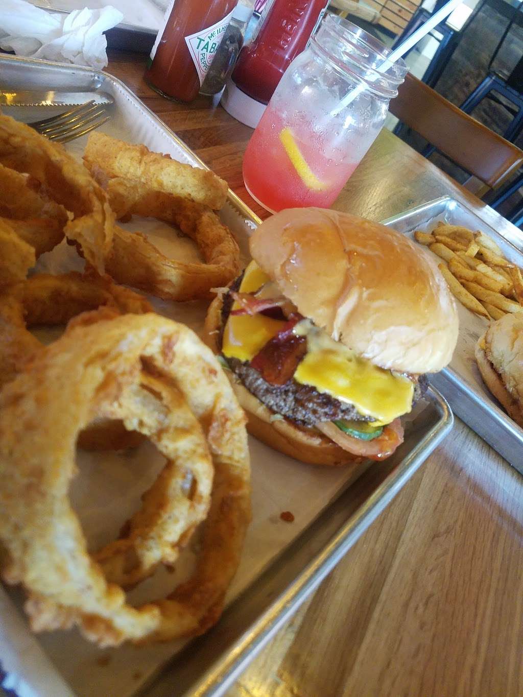 T J Reeds Better Burgers and Shakes | 614 Farm to Market 517 Rd W, Dickinson, TX 77539 | Phone: (832) 738-1140