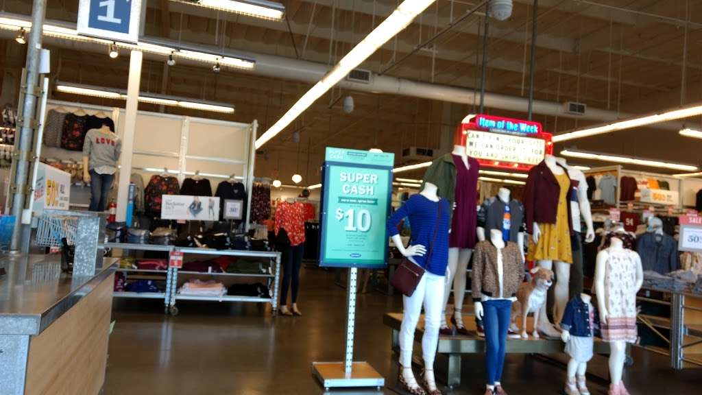 Old Navy | 25650 The Old Rd, Valencia, CA 91381, USA | Phone: (661) 284-3403