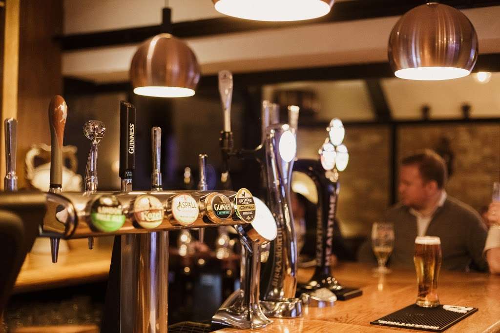 The George Evelyn | 64 Ditton Hill Rd, Long Ditton, Surbiton KT6 5JD, UK | Phone: 020 8339 0785