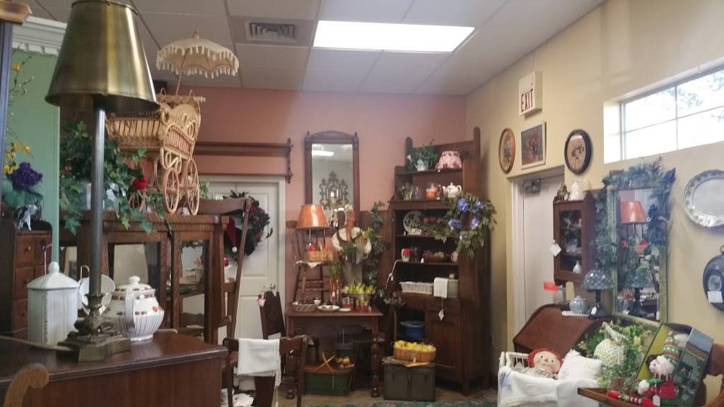 Apple Core Antiques & Gifts | 2627 Curry Ford Rd, Orlando, FL 32806, USA | Phone: (407) 894-2774