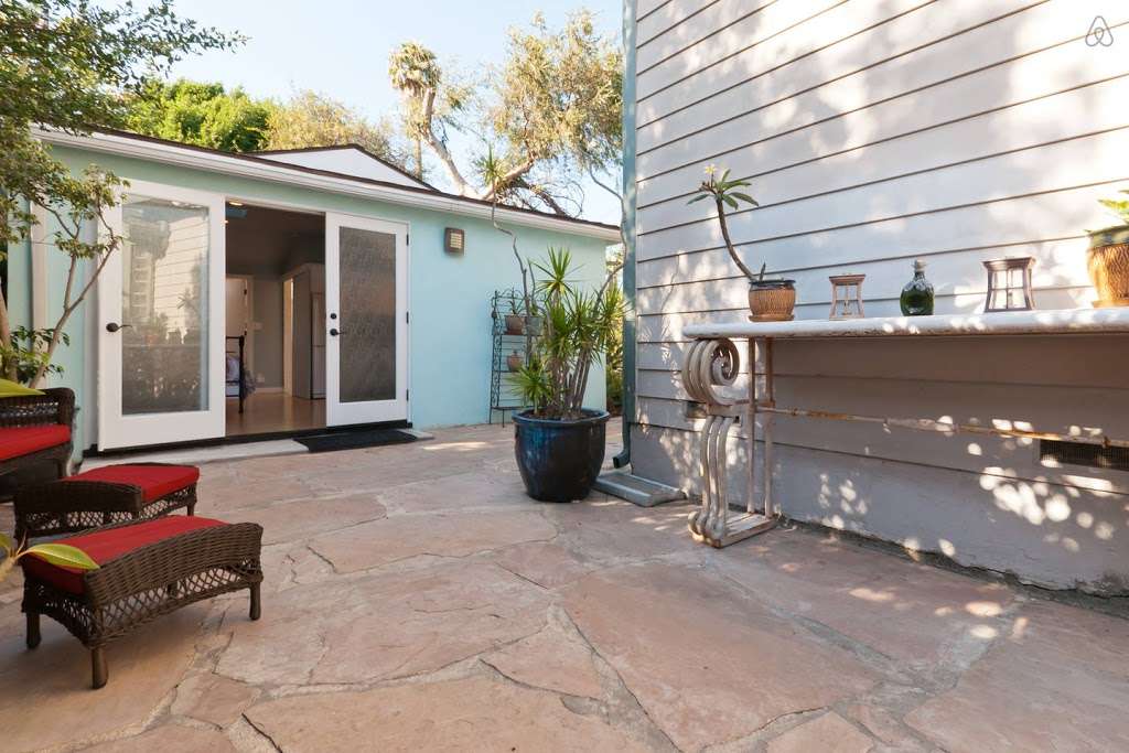 Private Bright Light Filled Cottage | Venice, CA 90291, USA | Phone: (310) 392-3654