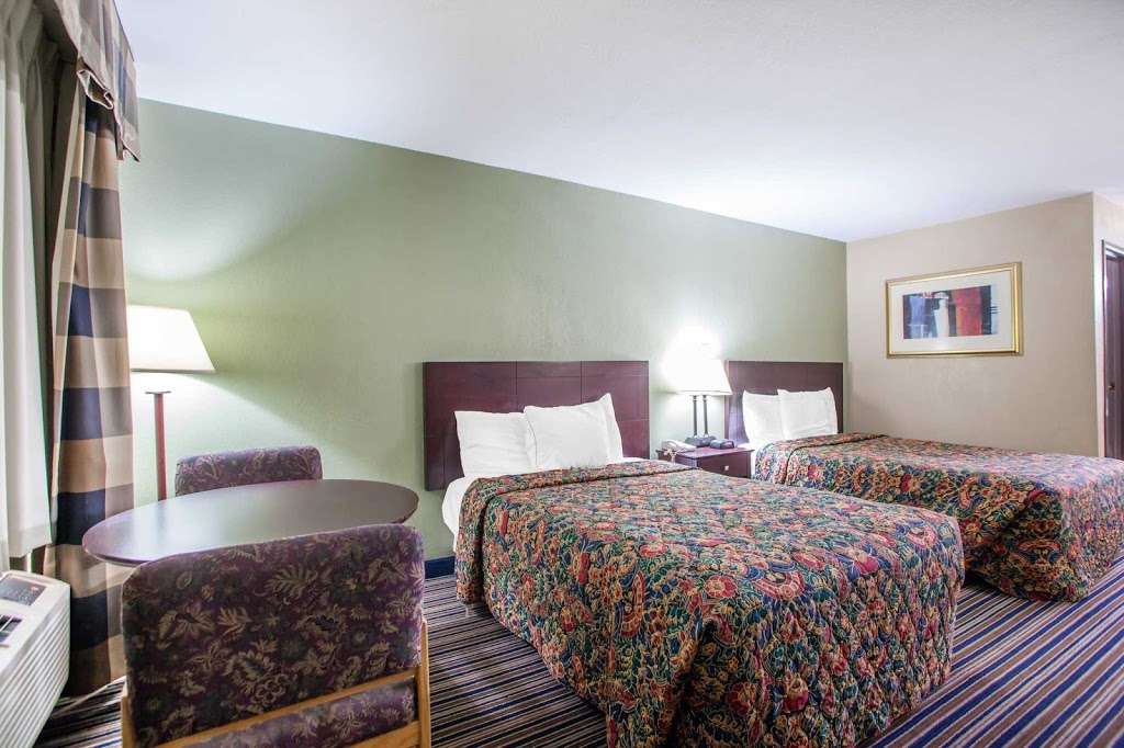 Econo Lodge Belton - Kansas City South | 222 Peculiar Dr, Belton, MO 64012, USA | Phone: (816) 322-1222