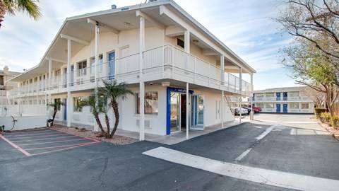 Motel 6 Phoenix, AZ - East | 5315 E Van Buren St, Phoenix, AZ 85008, USA | Phone: (602) 267-8555