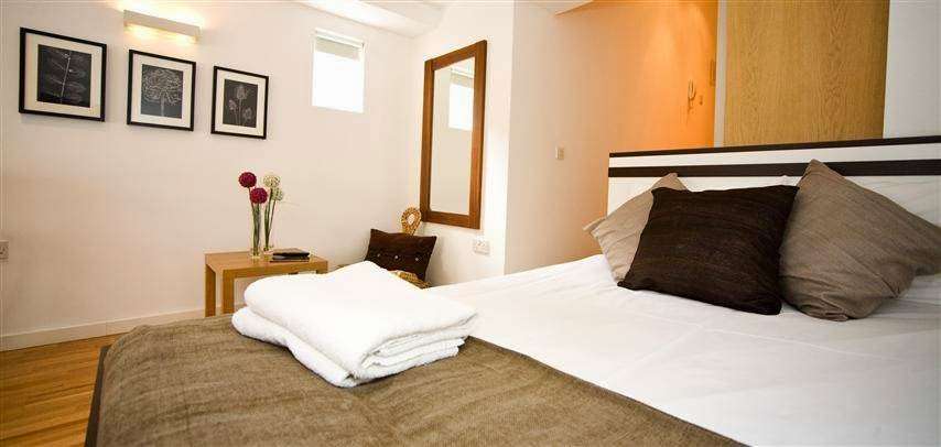 Hyde Park Executive Apartments | 8-18 Inverness Terrace, London W2 3HU, UK | Phone: 020 7229 9299