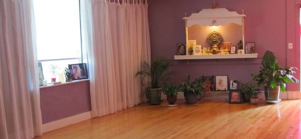 Balance Yoga & Healing Arts | 680 E Jericho Turnpike, Huntington Station, NY 11746, USA | Phone: (631) 423-2055